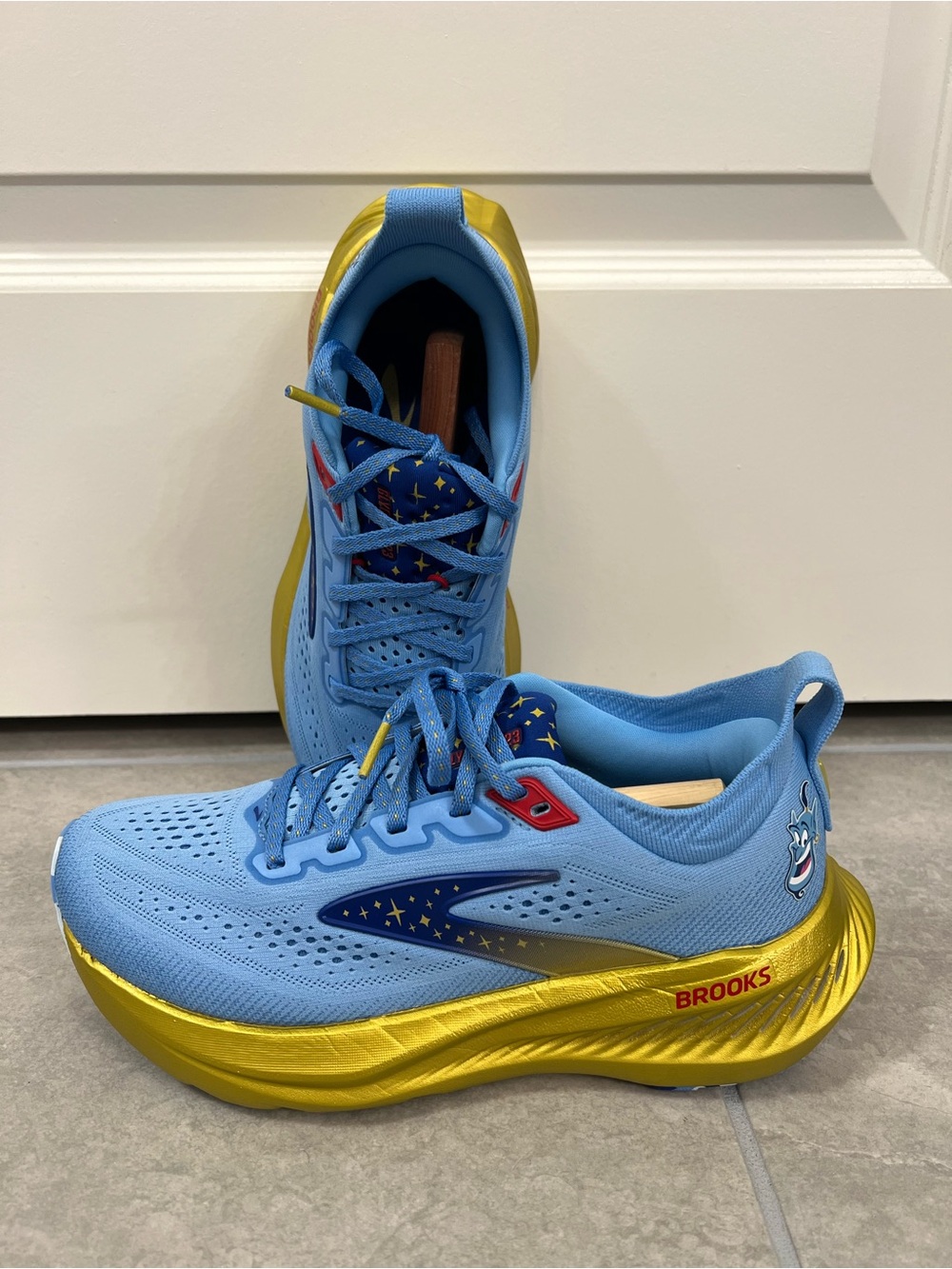 New Brooks runDisney 2026 Springtime Surprise Genie Glycerin 23 Size 7.5 Aladdin - Picture 4 of 7